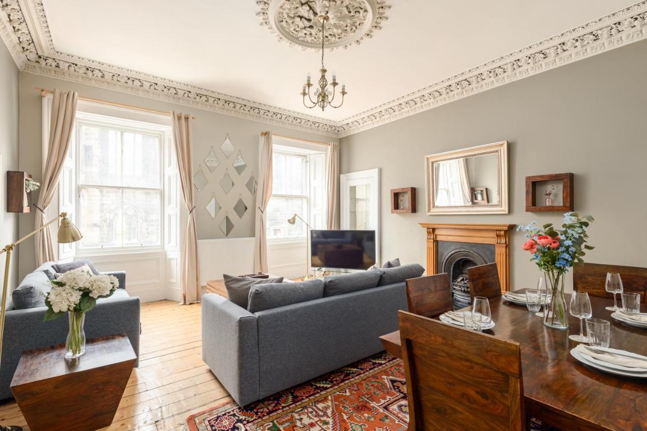 2 Bed Old Town Apartment - Next To Castle Édimbourg Extérieur photo