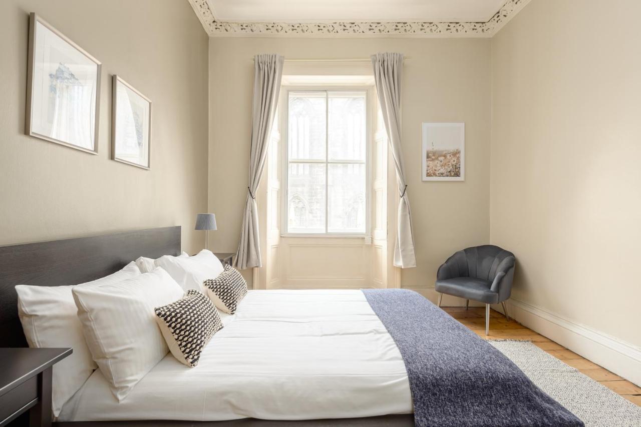 2 Bed Old Town Apartment - Next To Castle Édimbourg Extérieur photo
